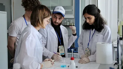 В БФУ проходит международная школа по «умным» материалам для молодых ученых 