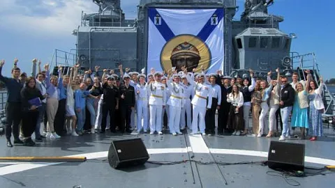 Студенты БФУ посетили корабль «Ярослав Мудрый» в день ВМФ