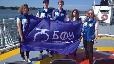 Cтуденты приняли участие в возложении цветов в память о погибших моряках в водах Балтики