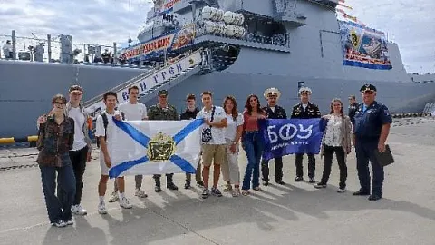 Студенты ВУЦ БФУ посетили большой десантный корабль «Иван Грен»