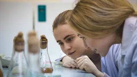 «Наука и жизнь»: почему химическую специальность в БФУ выбирают школьники со всей страны