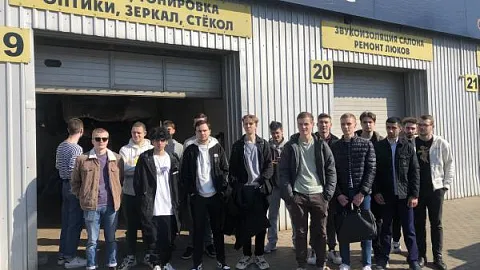 Для студентов БФУ провели экскурсию по крупному автоцентру Калининграда