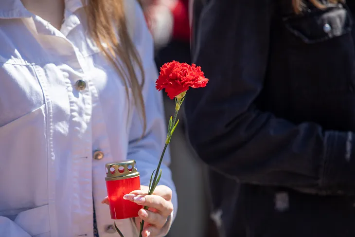 Студенты БФУ возложили цветы на площади маршала Василевского |  2