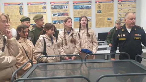 Юнармейцы посетили Военный учебный центр с экскурсией