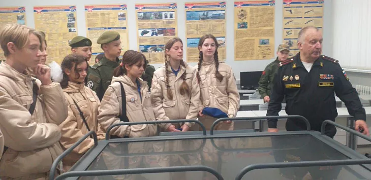 Юнармейцы посетили Военный учебный центр с экскурсией |  2