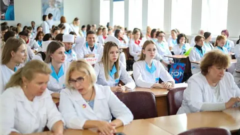 Более 400 студентов Медицинского колледжа БФУ получили белые халаты