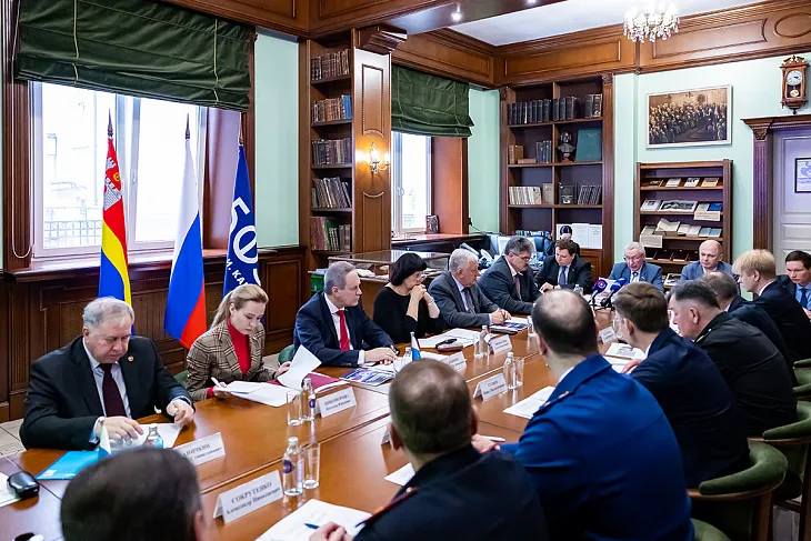 На базе БФУ прошло выездное совещание комиссии Совета Федерации по защите суверенитета |  1