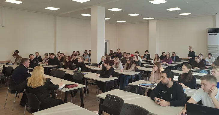 Начальник полиции Калининградской области провел встречу со студентами БФУ  в формате открытого диалога |  3