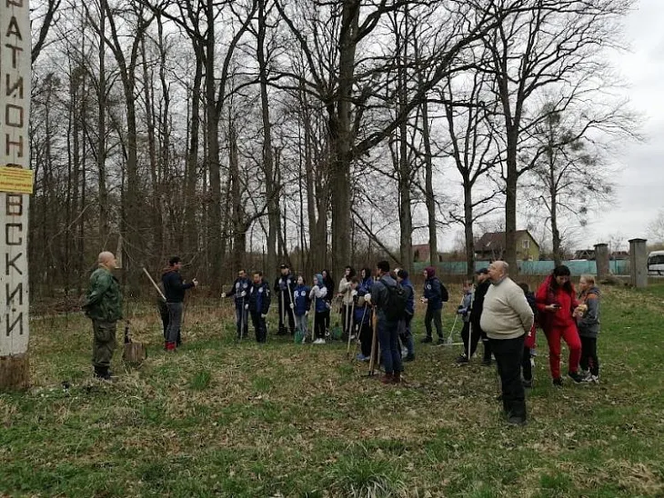 Волонтеры БФУ вместе со школьниками провели субботник на месте бывшего нацистского концлагеря  |  4